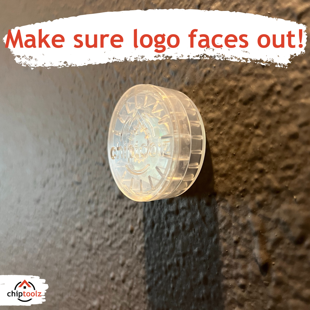 Make sure the logo is facing out when using the ChipToolz Dot Plus!